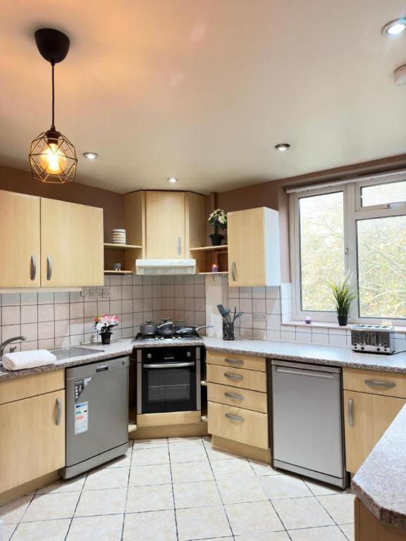 Beautiful Three Bedroom Family Londra