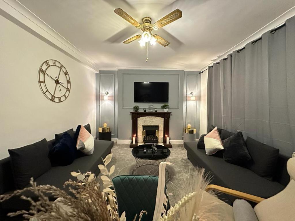 Beautiful Three Bedroom Family Appartamento Londra
